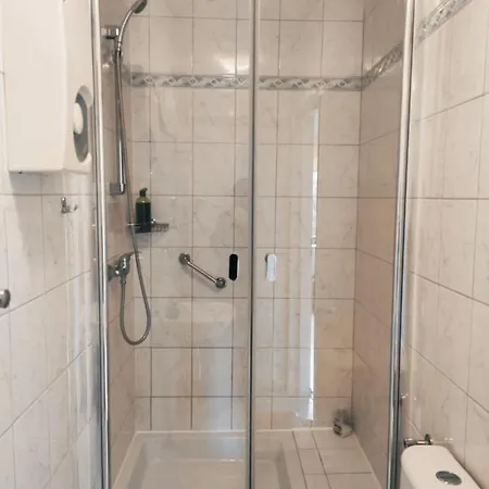 Apartment Pokoj Z Lazienka, Aneks Kuchenny, Ogrod